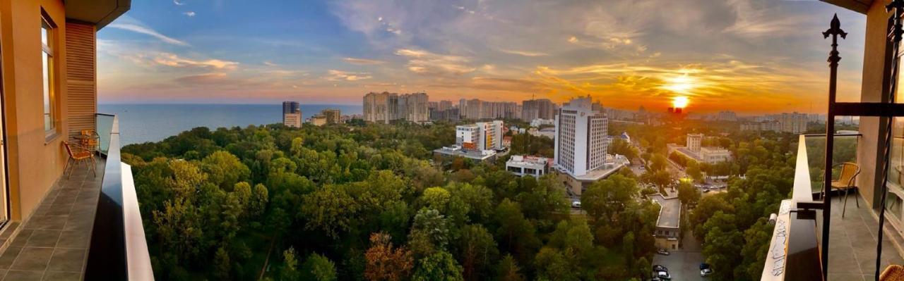 Apart Hotel Greenwood Near Sea Odessa Dış mekan fotoğraf