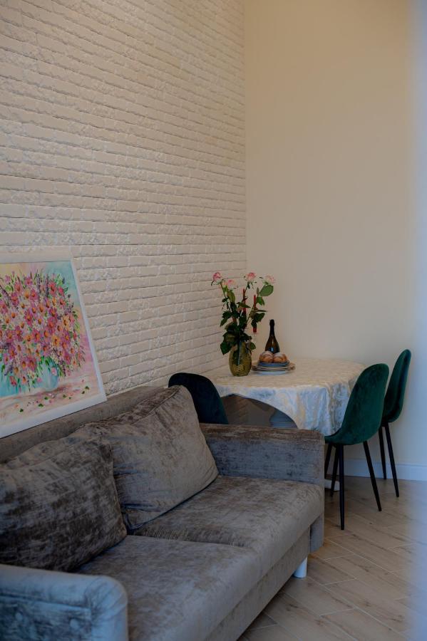 Apart Hotel Greenwood Near Sea Odessa Dış mekan fotoğraf