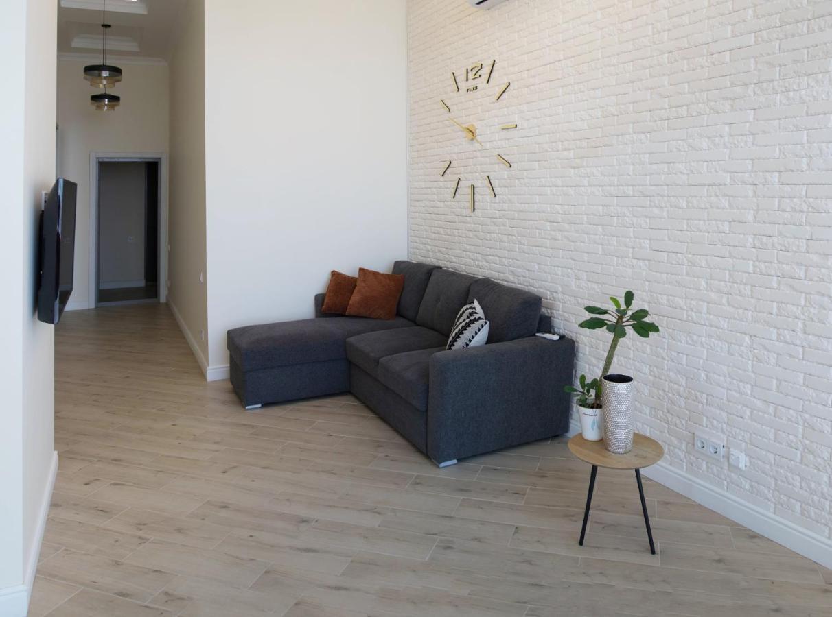 Apart Hotel Greenwood Near Sea Odessa Dış mekan fotoğraf