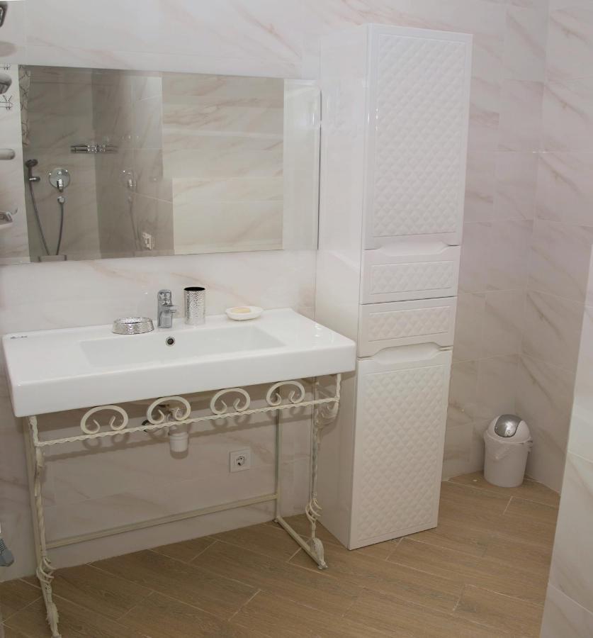Apart Hotel Greenwood Near Sea Odessa Dış mekan fotoğraf